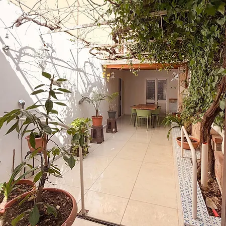Daire Garden House *